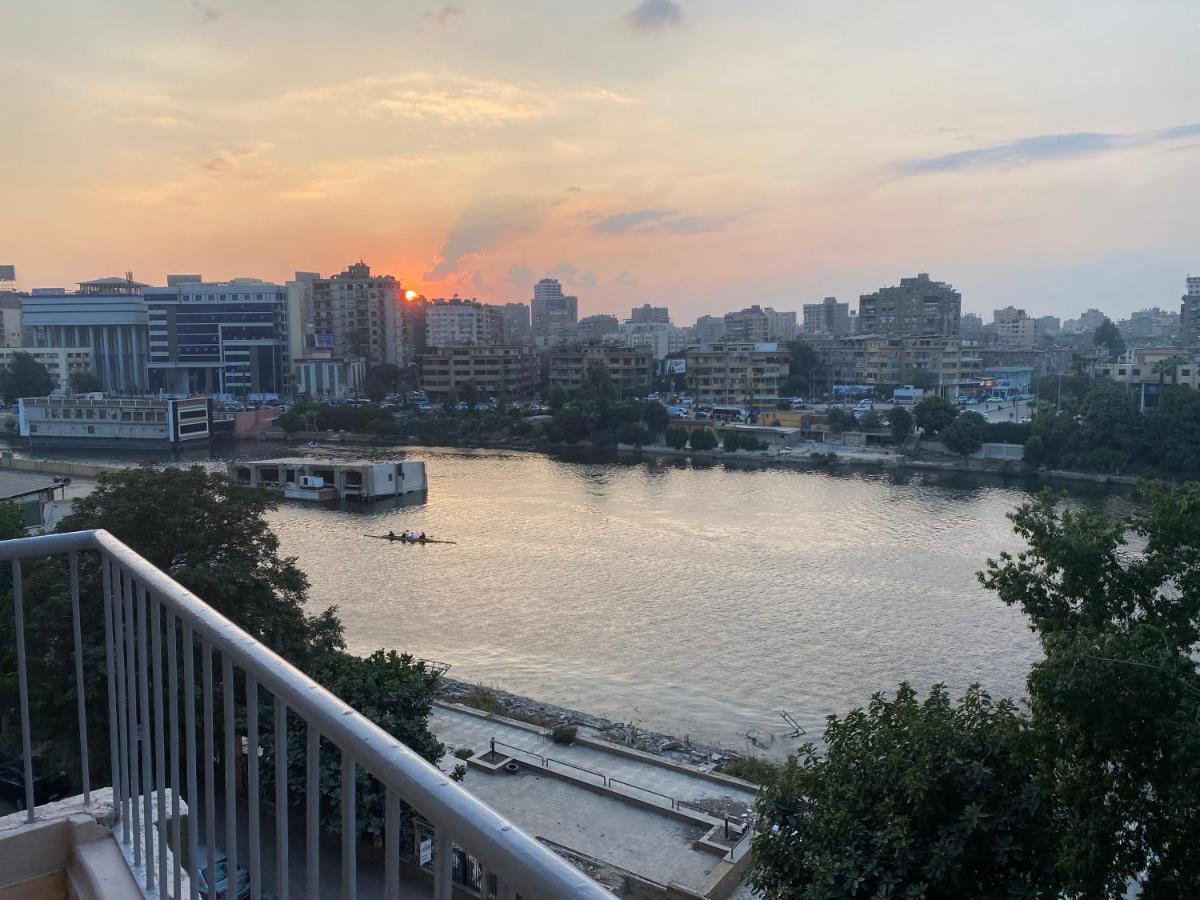 Nile View 2-bed In Zamalek Apartmán *