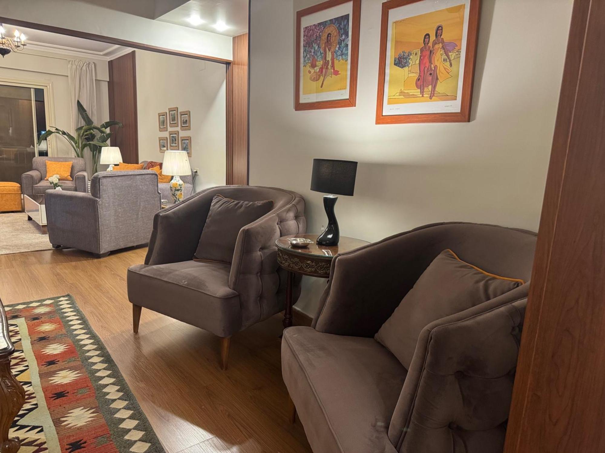 Nile View 2-bed In Zamalek Apartmán *